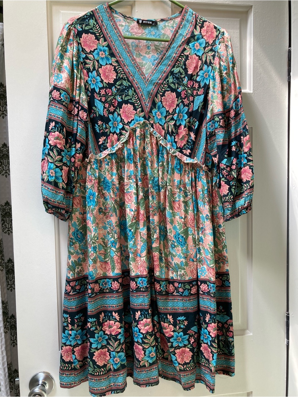 BTFBM Boho Floral V-Neck Dress Size Medium 100% Rayon